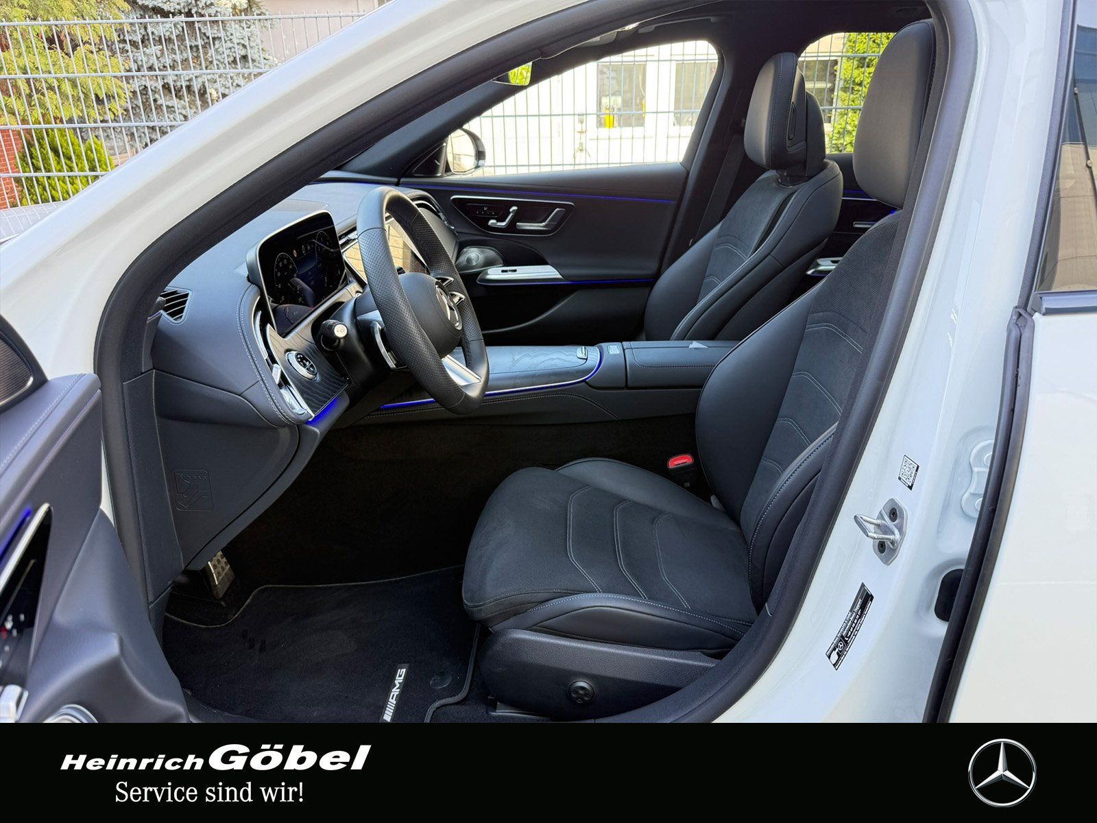 Fahrzeugabbildung Mercedes-Benz E 220 d T AMG*AHK*PANO*BURMESTER*DISTRONIC*TOTWI