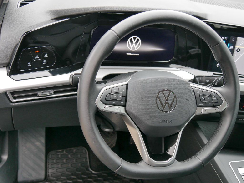 Fahrzeugabbildung Volkswagen Golf Variant 1.0 eTSI Life Keyless SHZ AppConnec