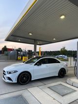 Mercedes-Benz A 250 AMG Line - 8 fach bereift / Panoramadach - Mercedes-Benz A 250 aus 2020