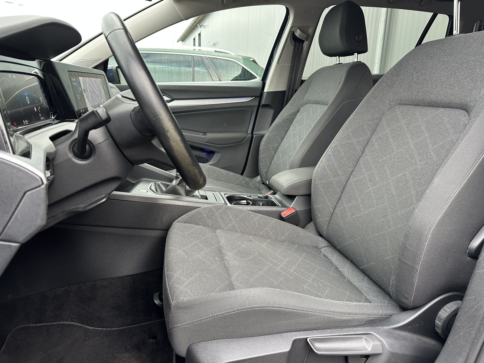 Fahrzeugabbildung Volkswagen Golf Variant 2.0 TDI Life NAV+LED+ACC+PP+SHZ+1HD