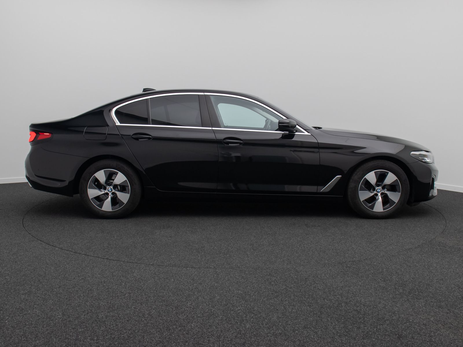 Fahrzeugabbildung BMW 520i Kamera DAB CockPitPro StandhzgAlarm LED