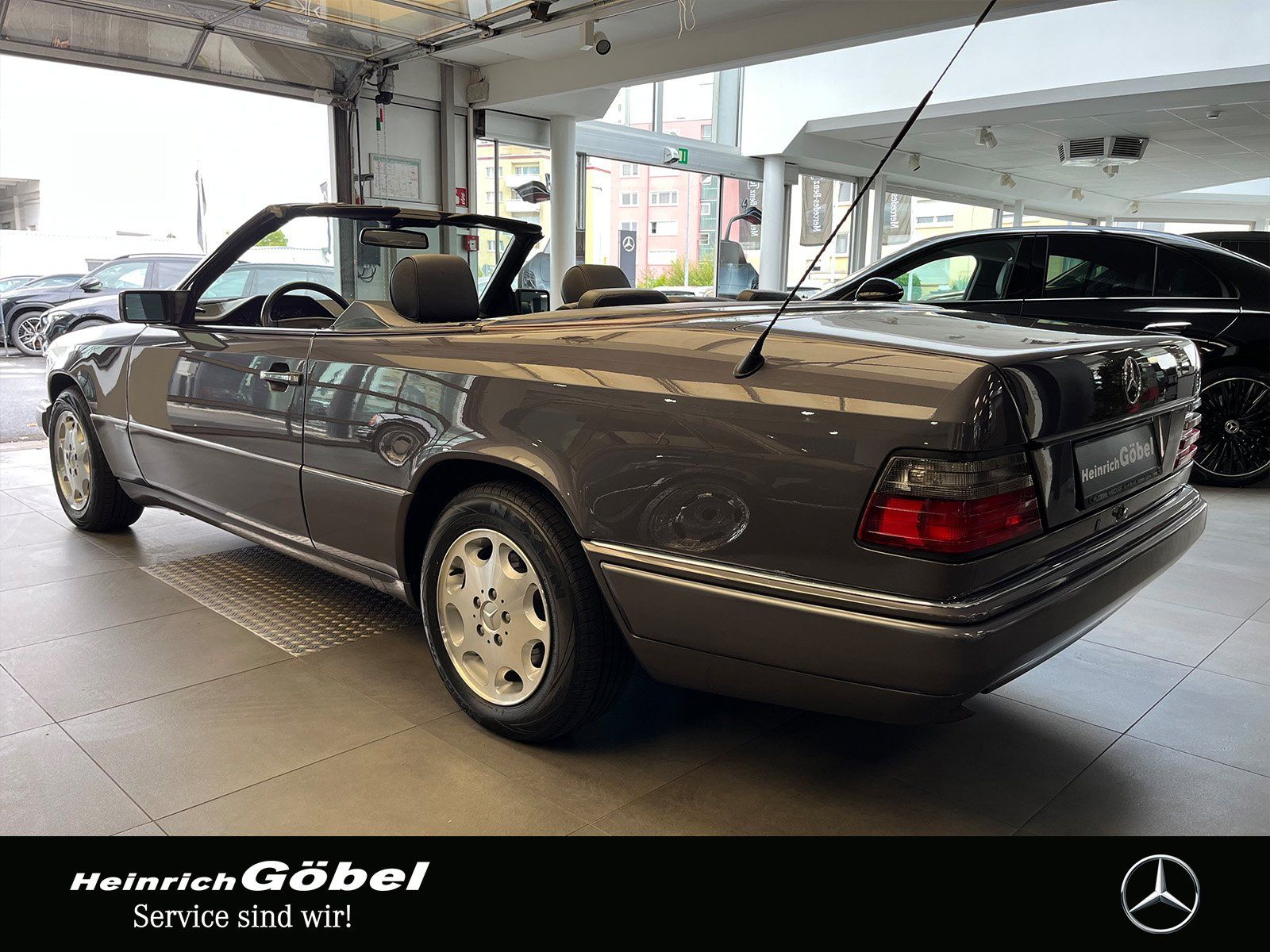 Fahrzeugabbildung Mercedes-Benz E 220 A124 Cabriolet Sportline 1.Hand
