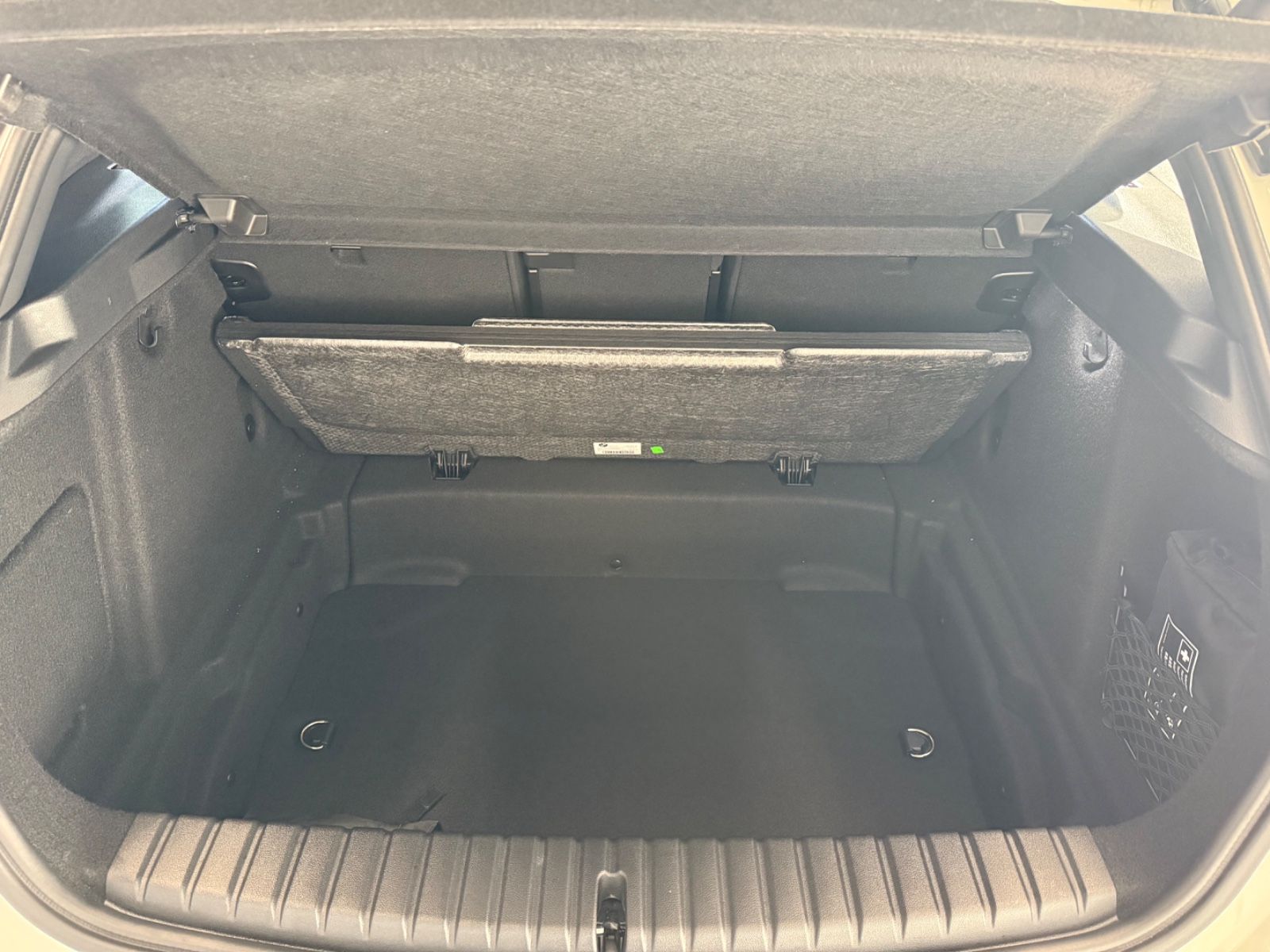 Fahrzeugabbildung BMW 118 i Edition Colorv.; M-Tech.-,M-Pro-Sport-Pak.
