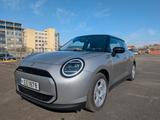MINI Cooper E Essential | 3.457 km | 305 km Range - silberne MINI Cooper E