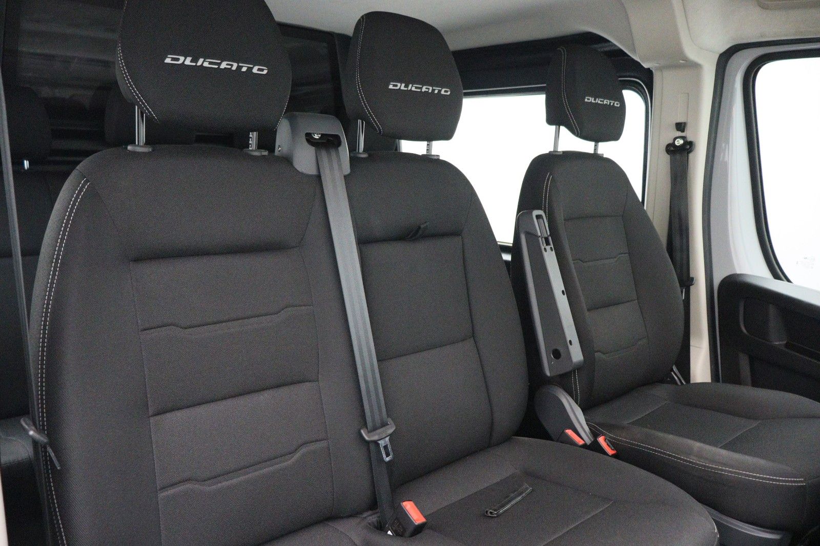 Fahrzeugabbildung Fiat Ducato Serie 8 Multicab 35 L2H1 AT NAVI KAMERA
