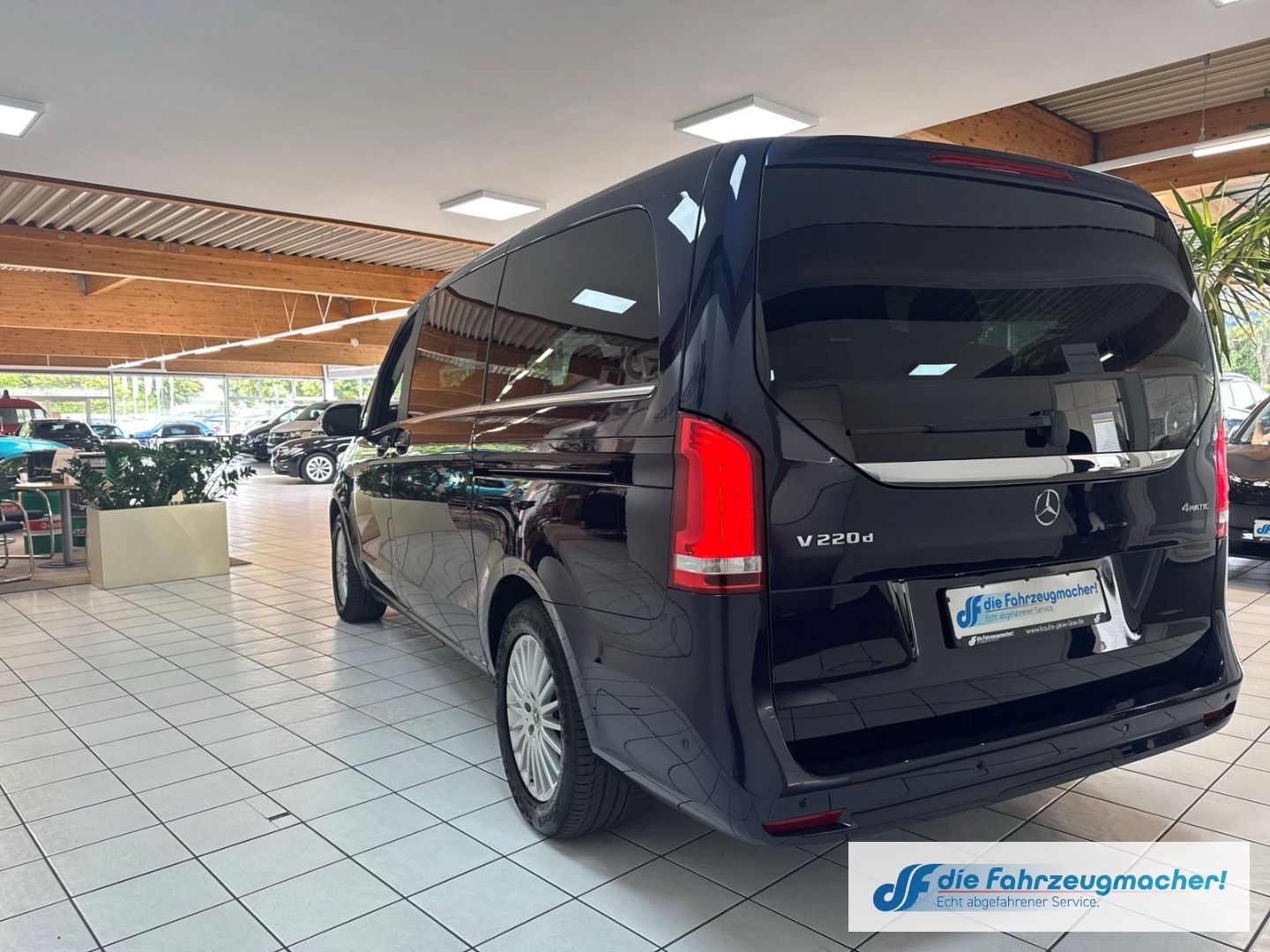 Fahrzeugabbildung Mercedes-Benz V 220 -klasse AVANTGARDE EDITION 4MATIC lang Led
