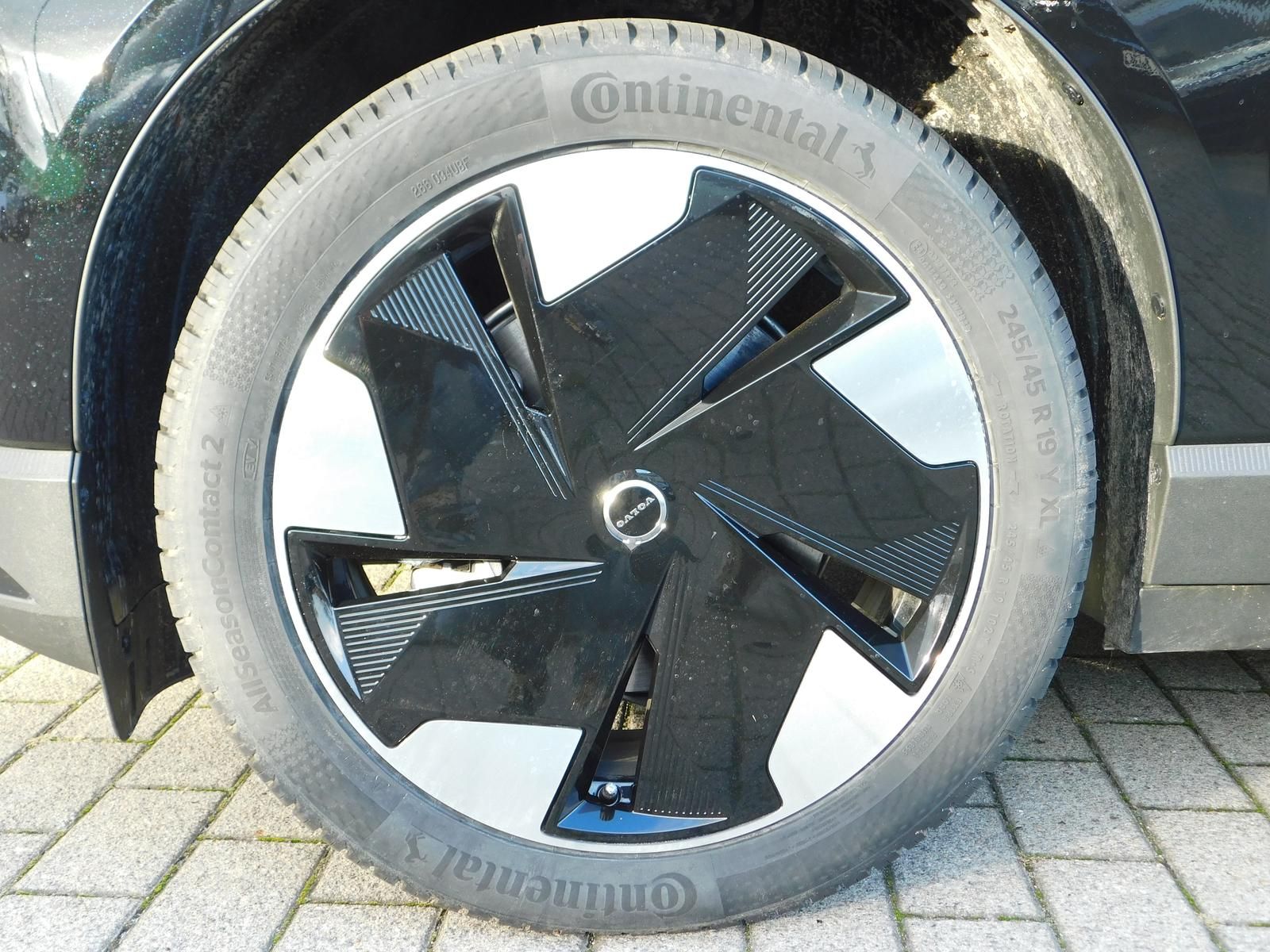 Fahrzeugabbildung Volvo EX30 Plus 2WD Pure Electric