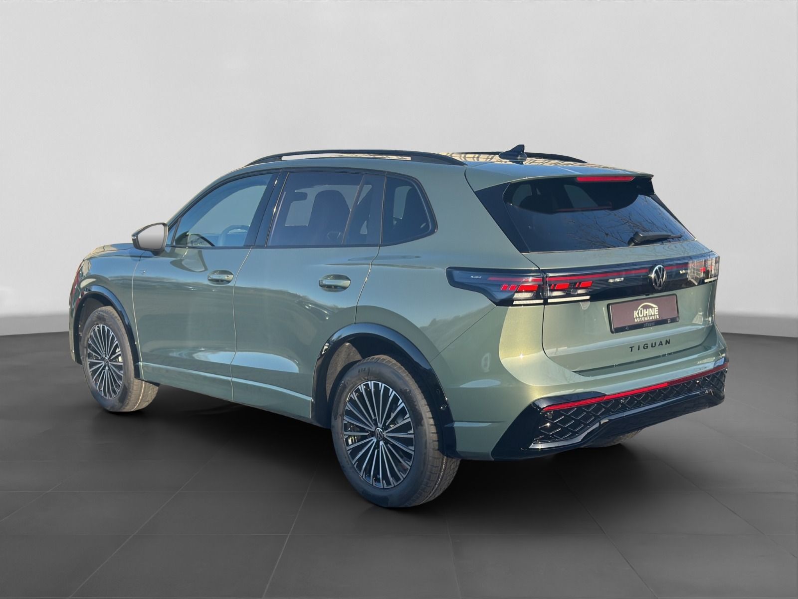 Volkswagen Tiguan R-Line 2.0 TDI DSG 4M Black Style PANO foto 5