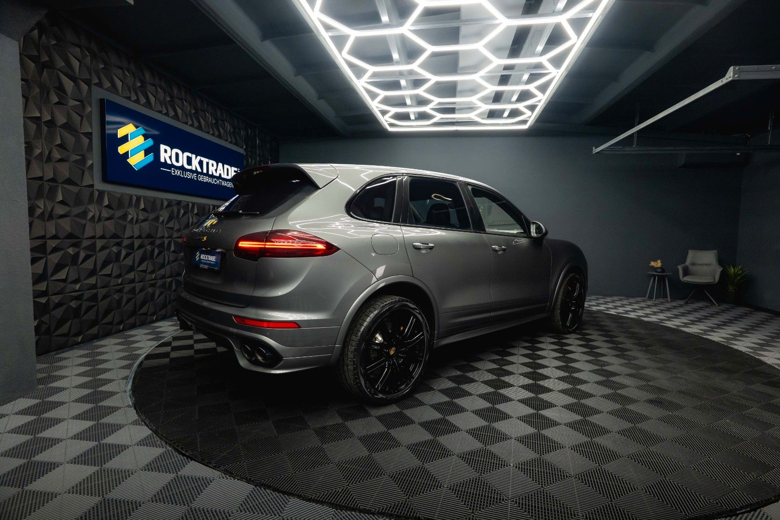 Fahrzeugabbildung Porsche Cayenne S Sport-Design Paket Carbon KERAMIK *LED