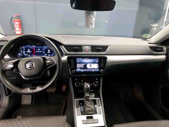 Superb Combi 2.0 TDI Ambition KAMERA+DAB+NAVI+PD