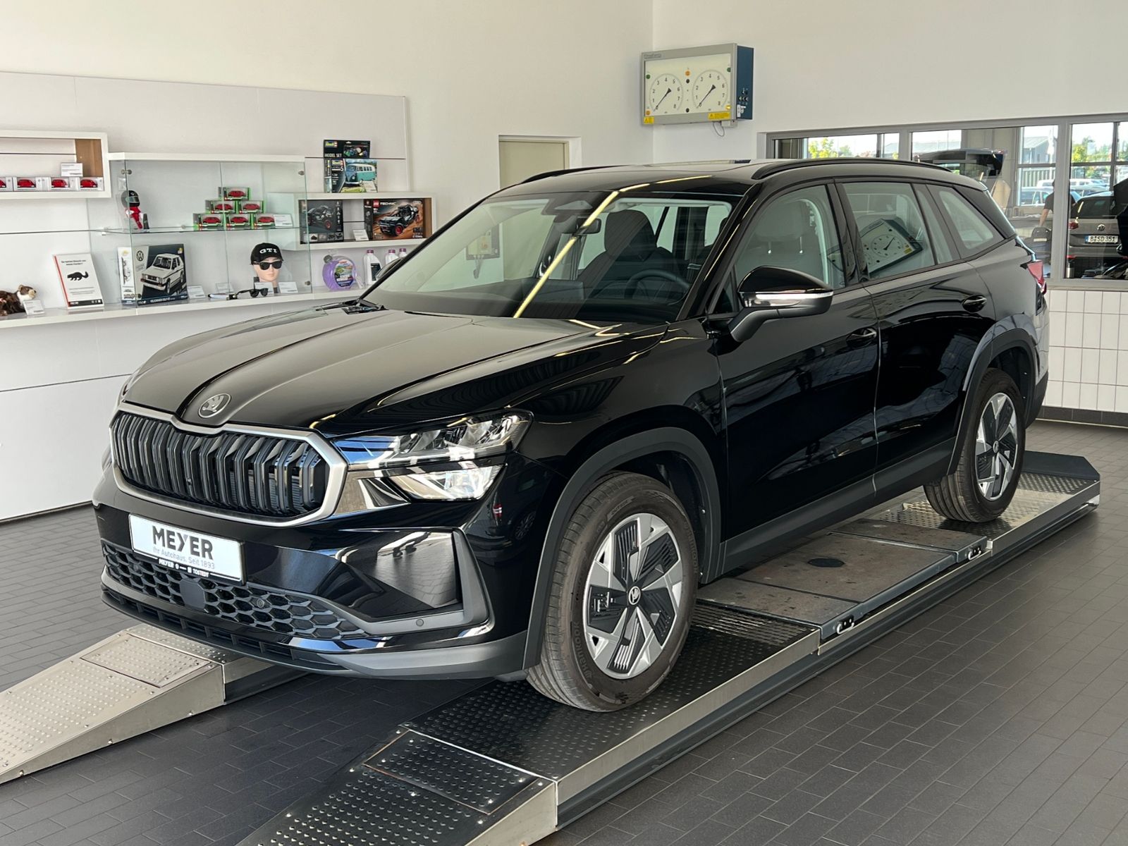 Fahrzeugabbildung SKODA Kodiaq Selection 2.0 TDI DSG *AHK,LED,Navi,Panor
