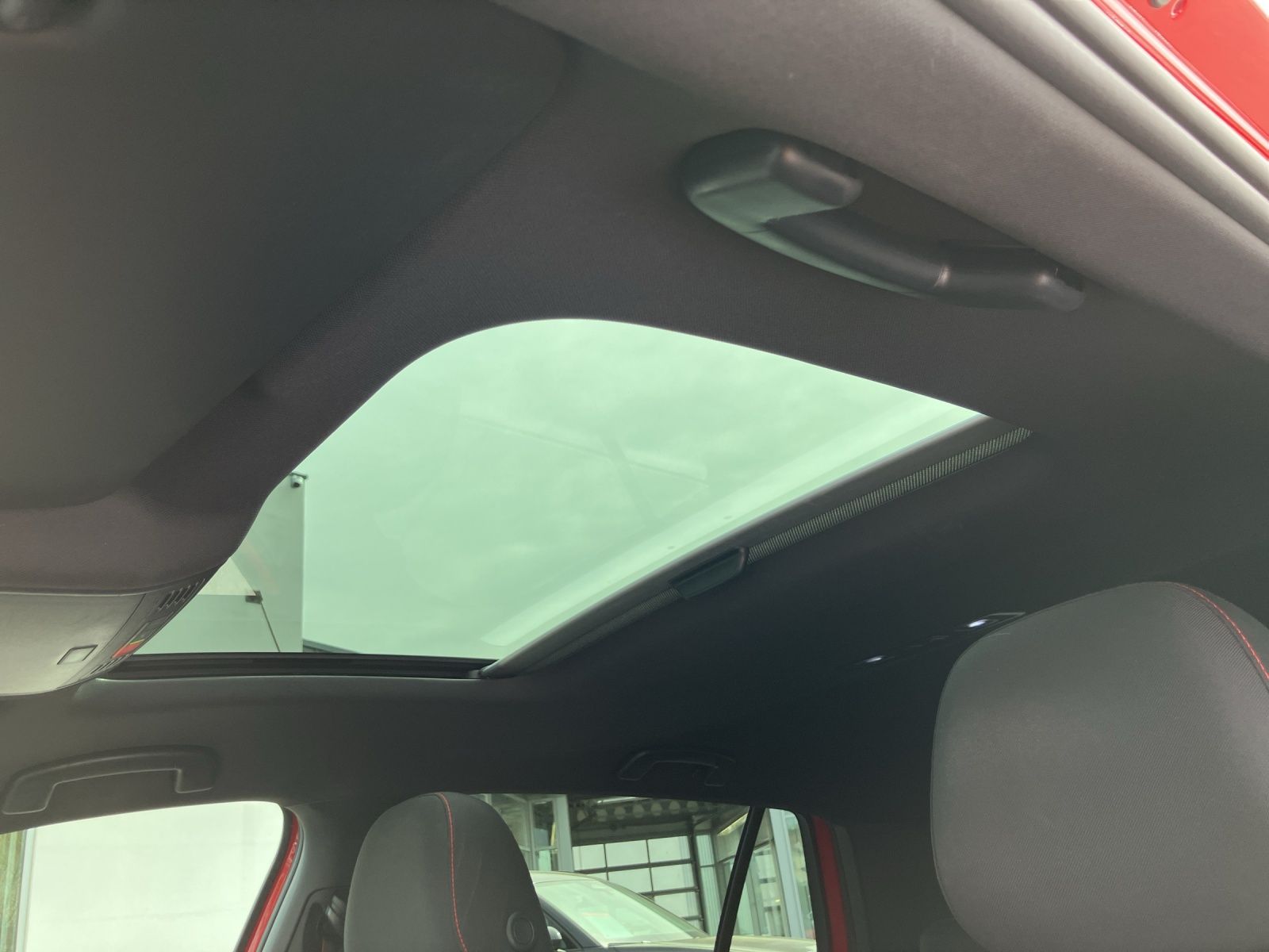 Fahrzeugabbildung Volkswagen Golf VII GTI TCR Start-Stopp DSG LED Navi Pano A