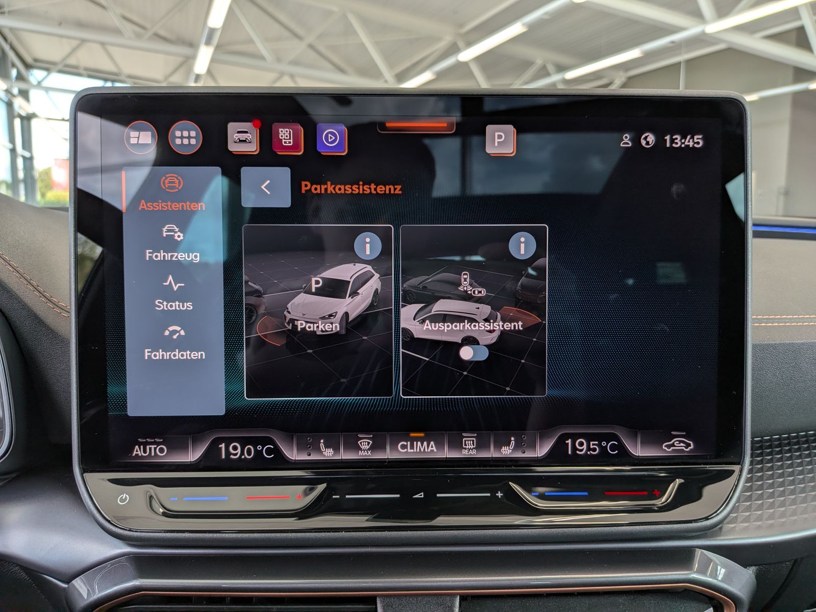 Fahrzeugabbildung CUPRA Leon 1.5 eTSI DINAMICA MATRIX ACC PANO AHK 5J-Ga