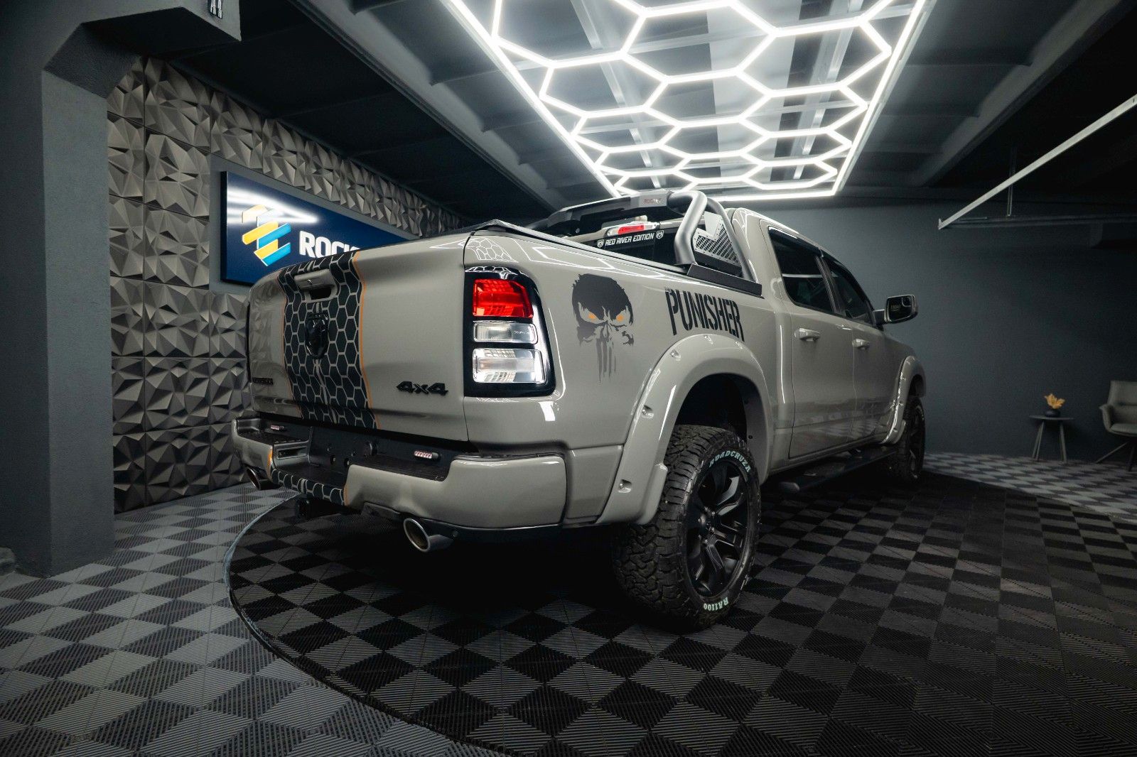 Fahrzeugabbildung Dodge RAM 5.7 V8 HEMI 4x4 OFFROAD Night PUNISHER 19%