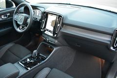 Fahrzeugabbildung Volvo XC40 B4 R-Design *STDHZG*PANO*360°*ACC*AHK