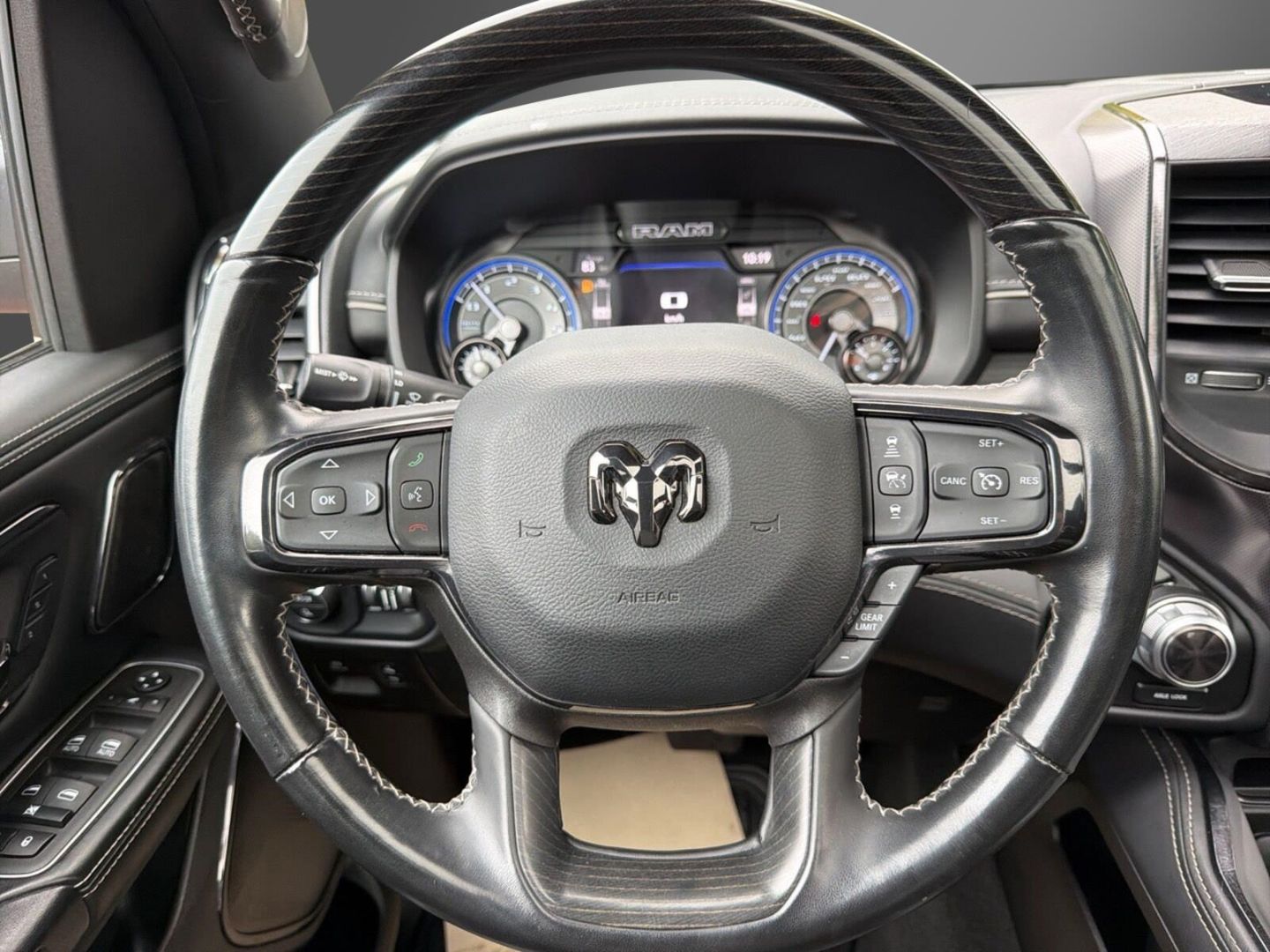 Fahrzeugabbildung Dodge RAM RAM1500 Limited Crew Cab Extremumbau Voll Au