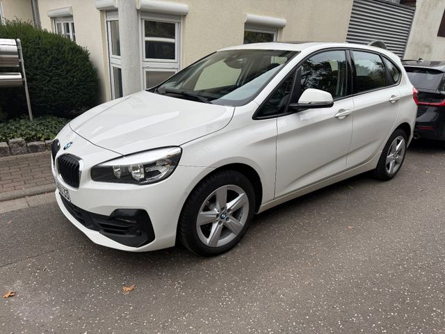 BMW Active Tourer 216d Panorama Sportsitze...