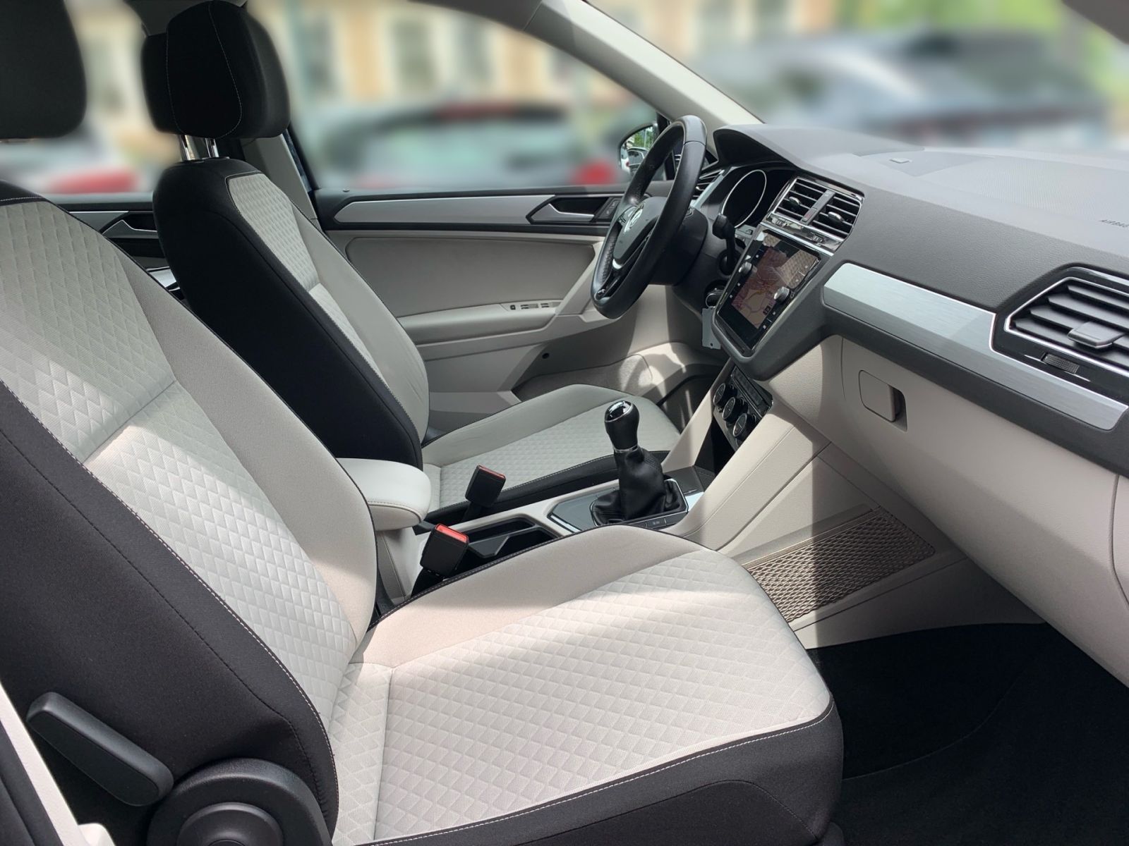 Fahrzeugabbildung Volkswagen Tiguan 1.5 TSI Comfortline BMT AHK Navi