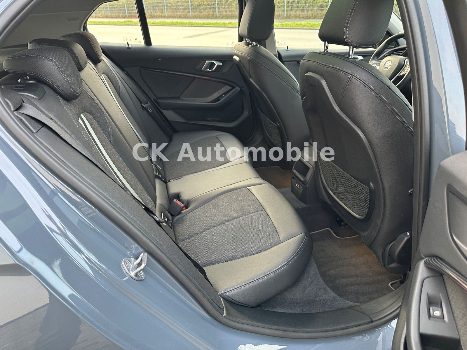 Fahrzeugabbildung BMW 118d Sport-Line/Shadow-Line/Navi/Pano/LED/PDC
