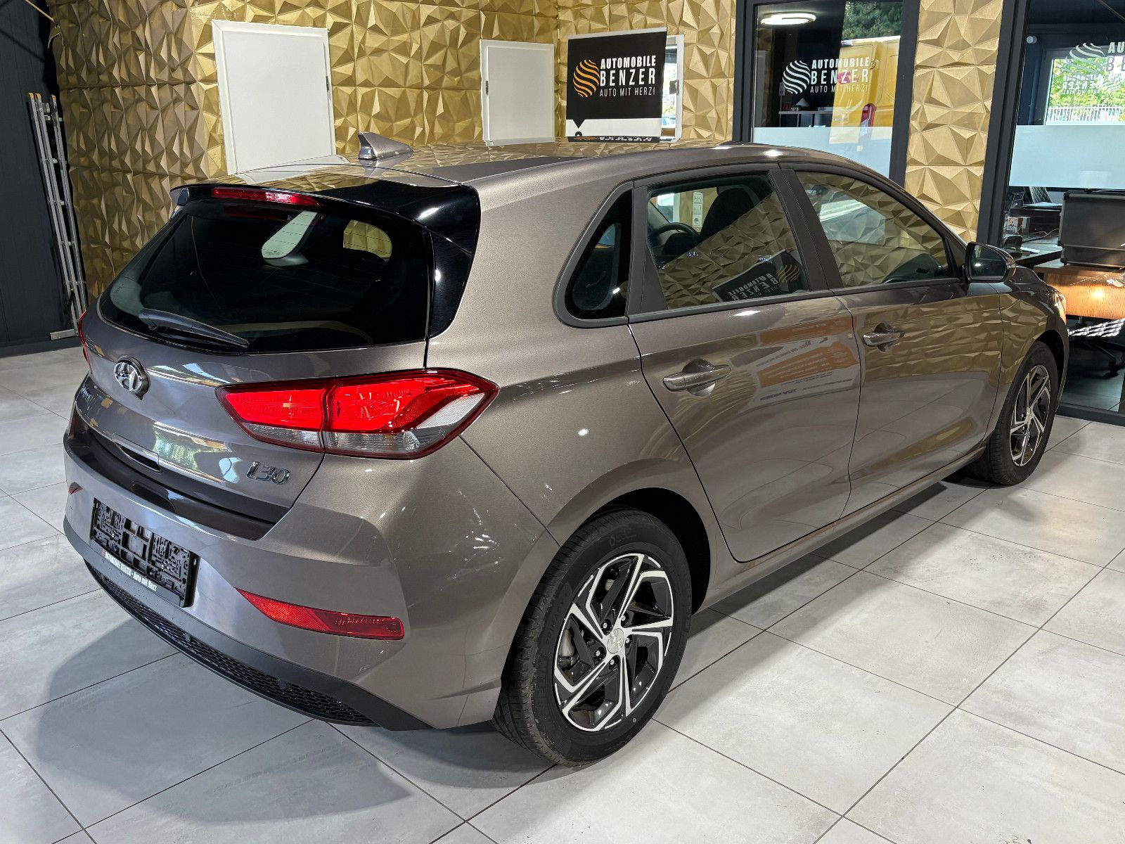 Fahrzeugabbildung Hyundai i30 Select Mild-Hybrid/PDC/DAB/SHZ/KLIMA/TEMPOMA