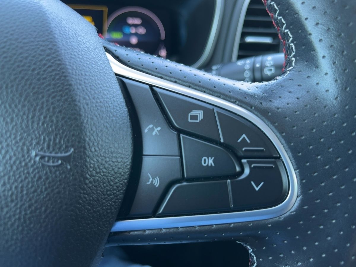 Fahrzeugabbildung Renault Megane Grandtour R.S. LINE Plug-in 160 SHZ - mit KI generiert/bearbeitet