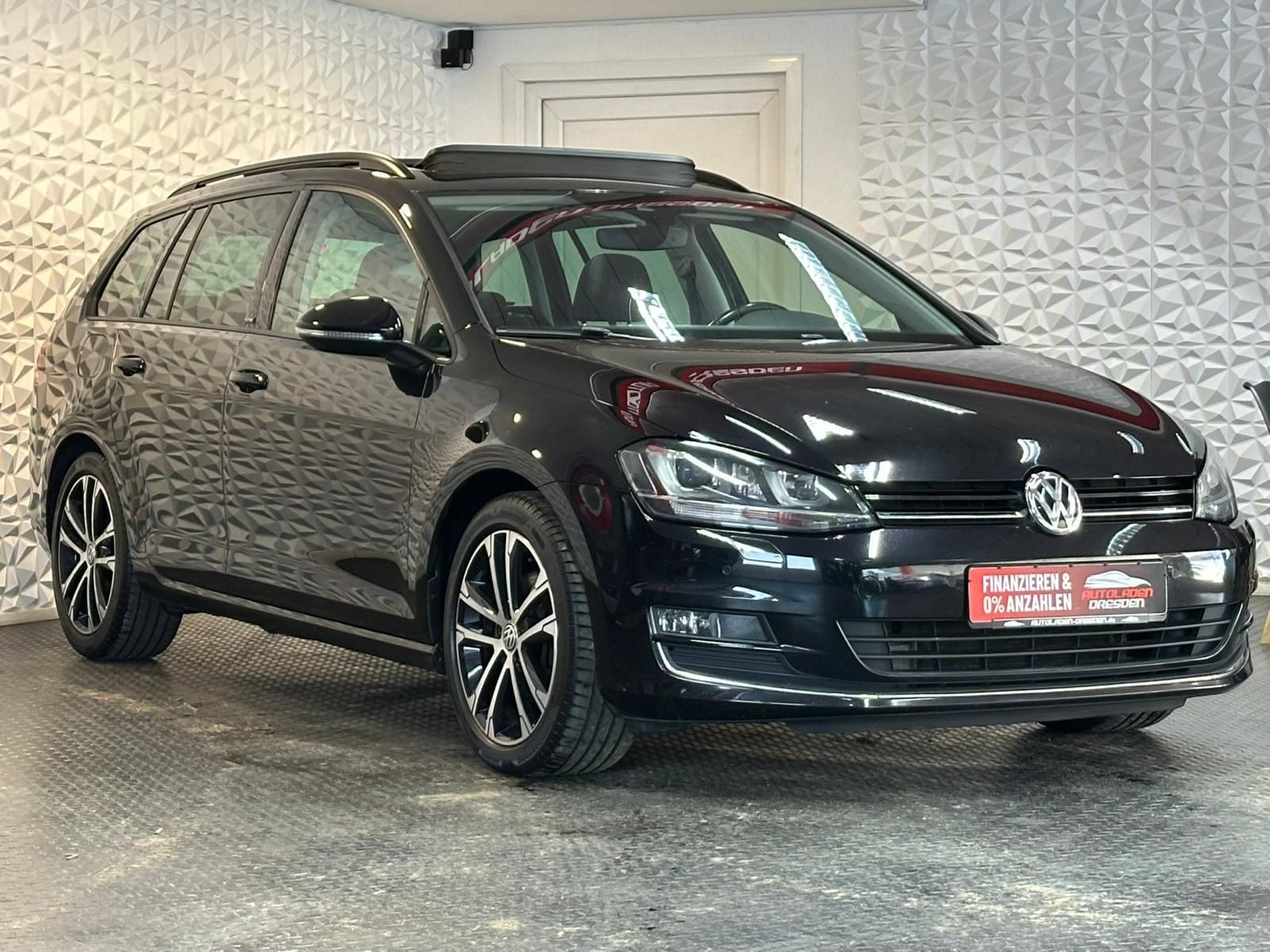 VW Golf 2.0TDI Allstar BMT* PANO#BiXENON#TEMPO#SHZ - Image 2