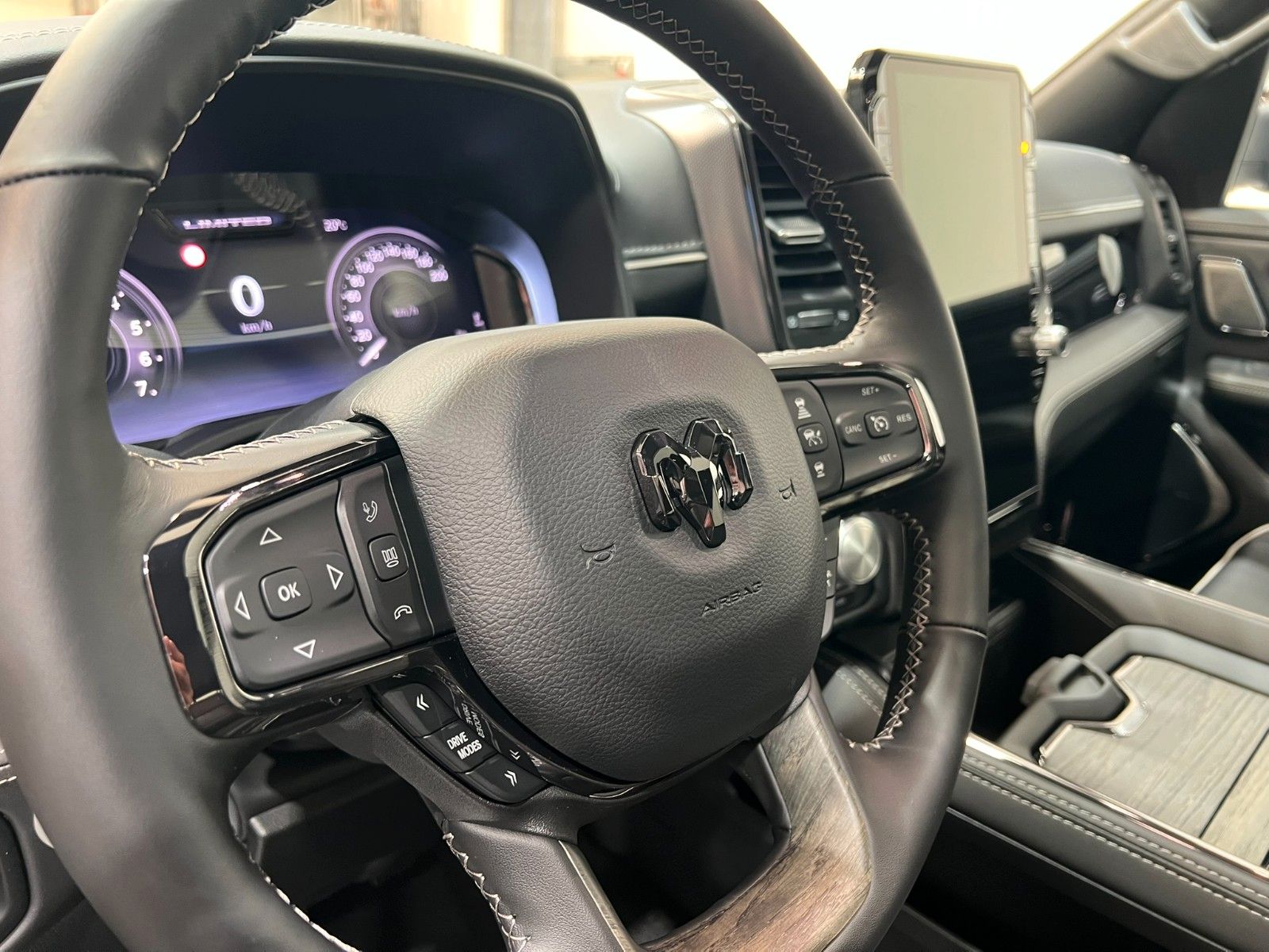 Fahrzeugabbildung Dodge RAM 1500 Limited Night  H/O 3.0L / MFT