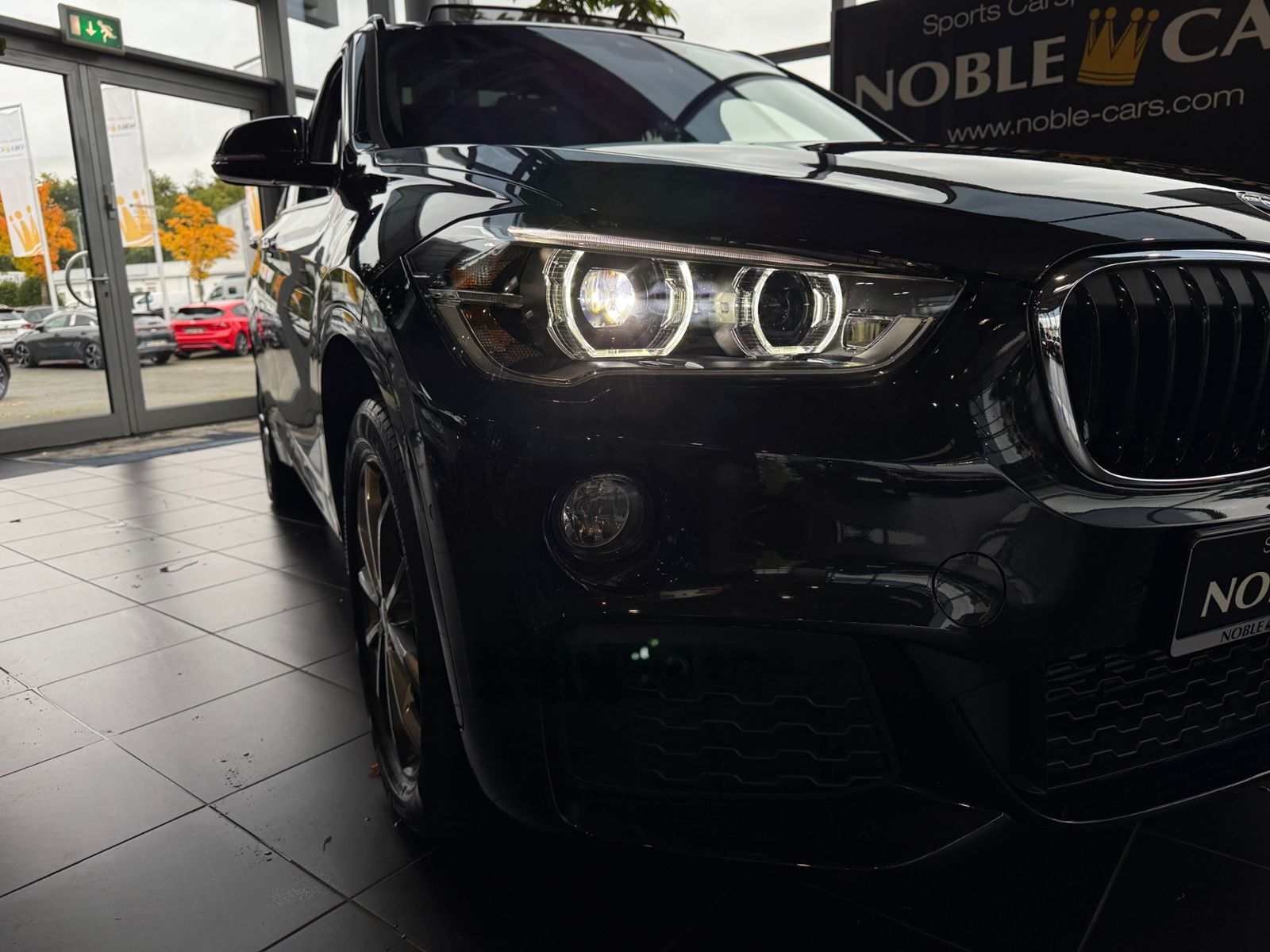 Fahrzeugabbildung BMW X1 xDrive 20 i M Sport PANO AHK HUD LED