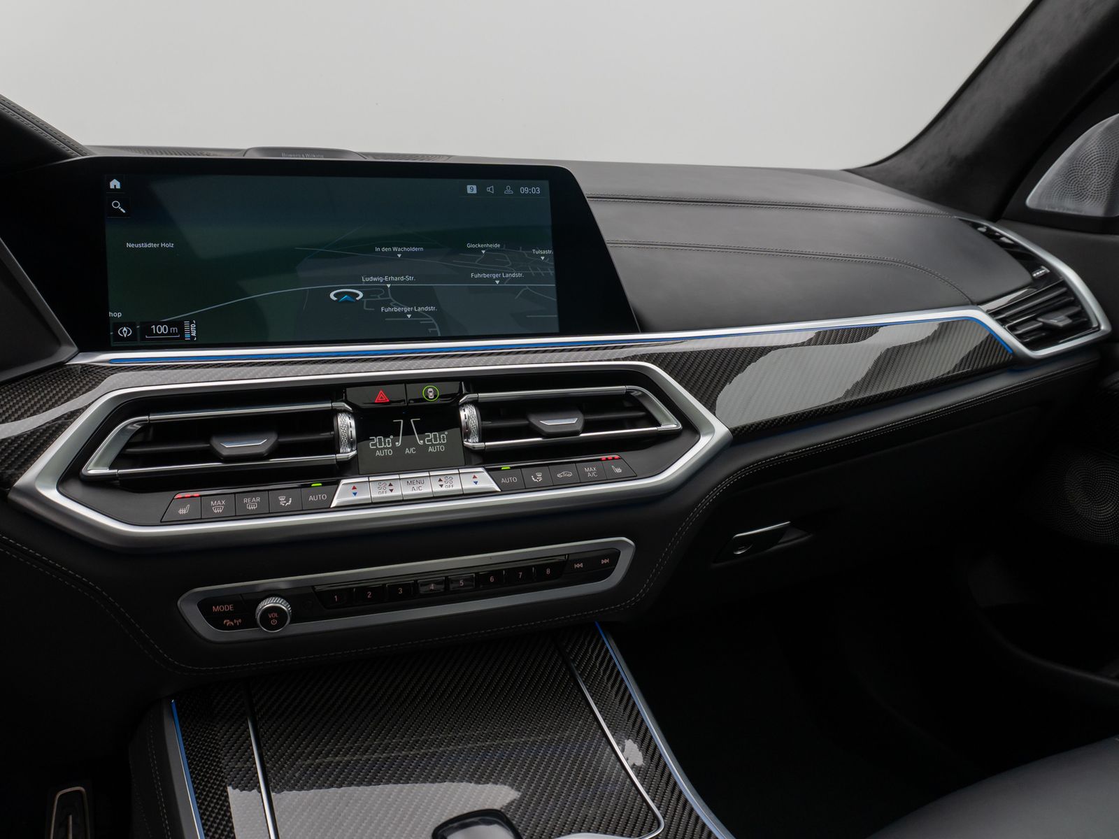Fahrzeugabbildung BMW X5 xD45e M Sport Panorama 360°Laser HUD B&W 22"
