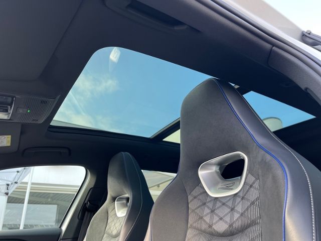 Fahrzeugabbildung Volkswagen Passat Variant 2.0 TDI DSG R-Line AHK NAV HARMAN