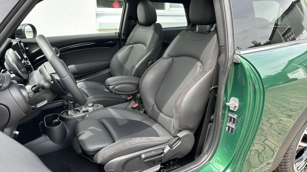 Fahrzeugabbildung MINI John Cooper Works 231 PS/PANO/SHZ/LED/PDC etc.