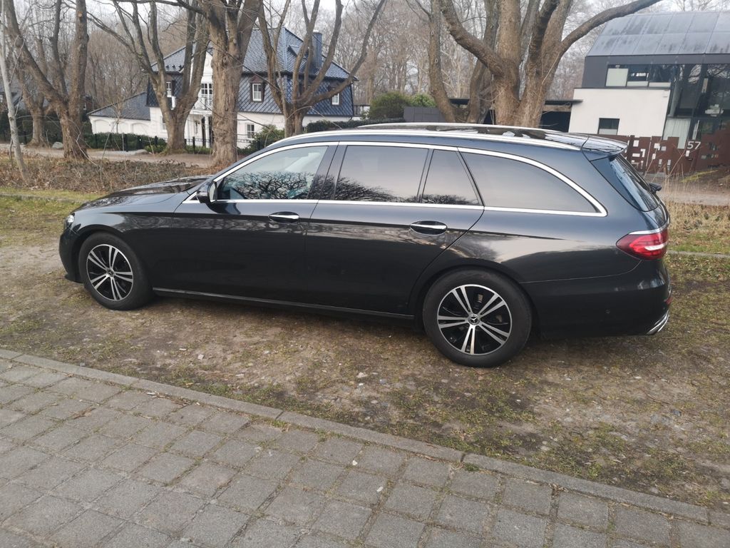 Image of Mercedes-Benz E 220