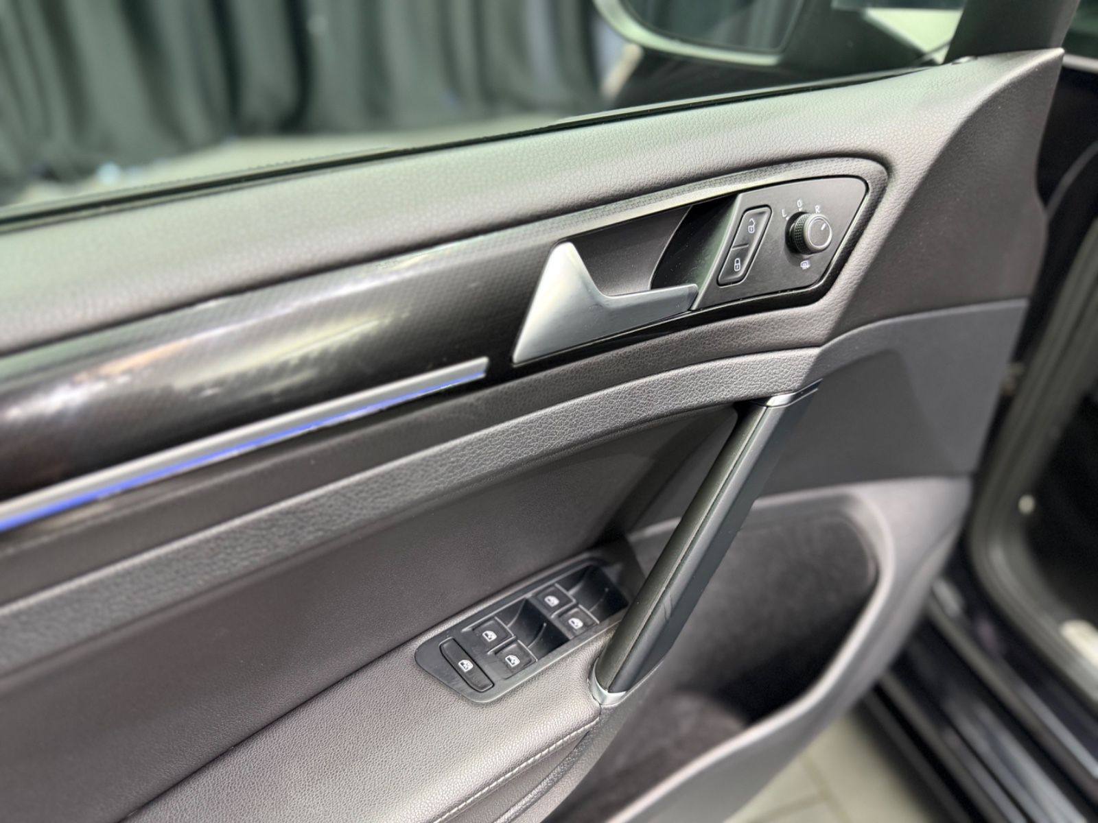 Fahrzeugabbildung Volkswagen Golf VII 2.0 R 4Motion |DSG|VIRTUAL|2.HAND