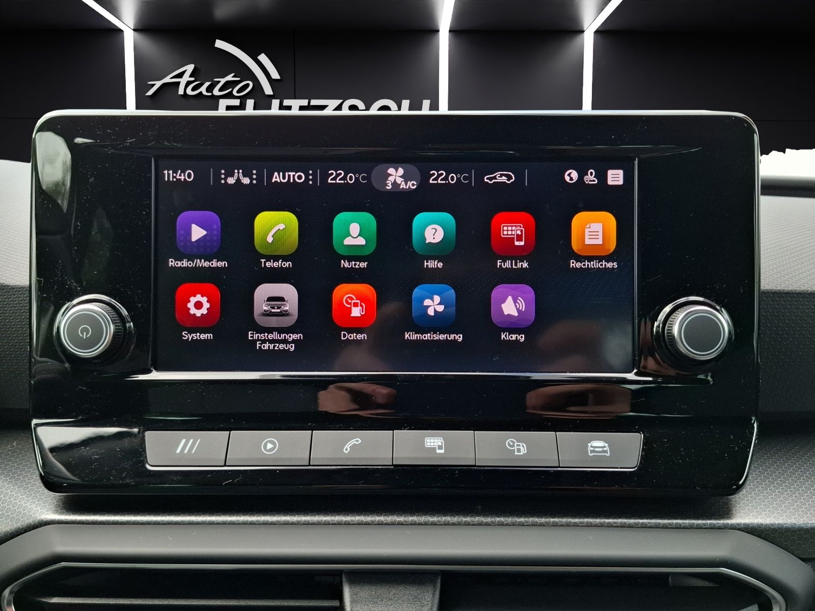Fahrzeugabbildung SEAT Leon TSI Style LED CarPlay ACC RFK SH