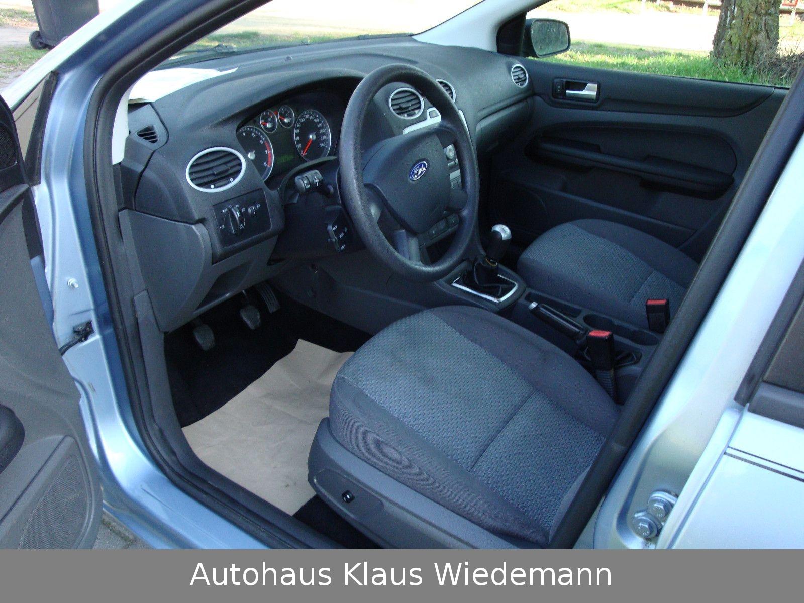 Ford Focus 2005 — photo 10