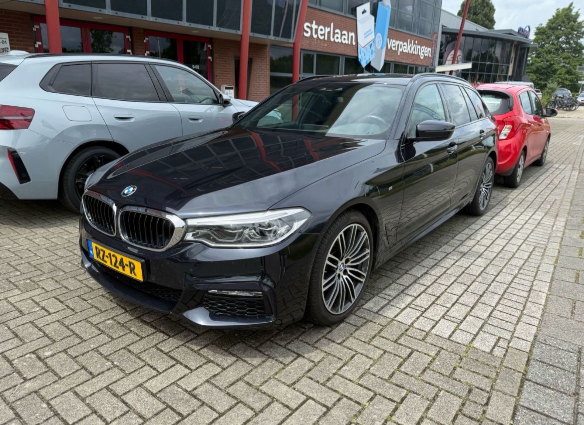 BMW 520d Touring M-Sport PANO LED LEDER VOLL!