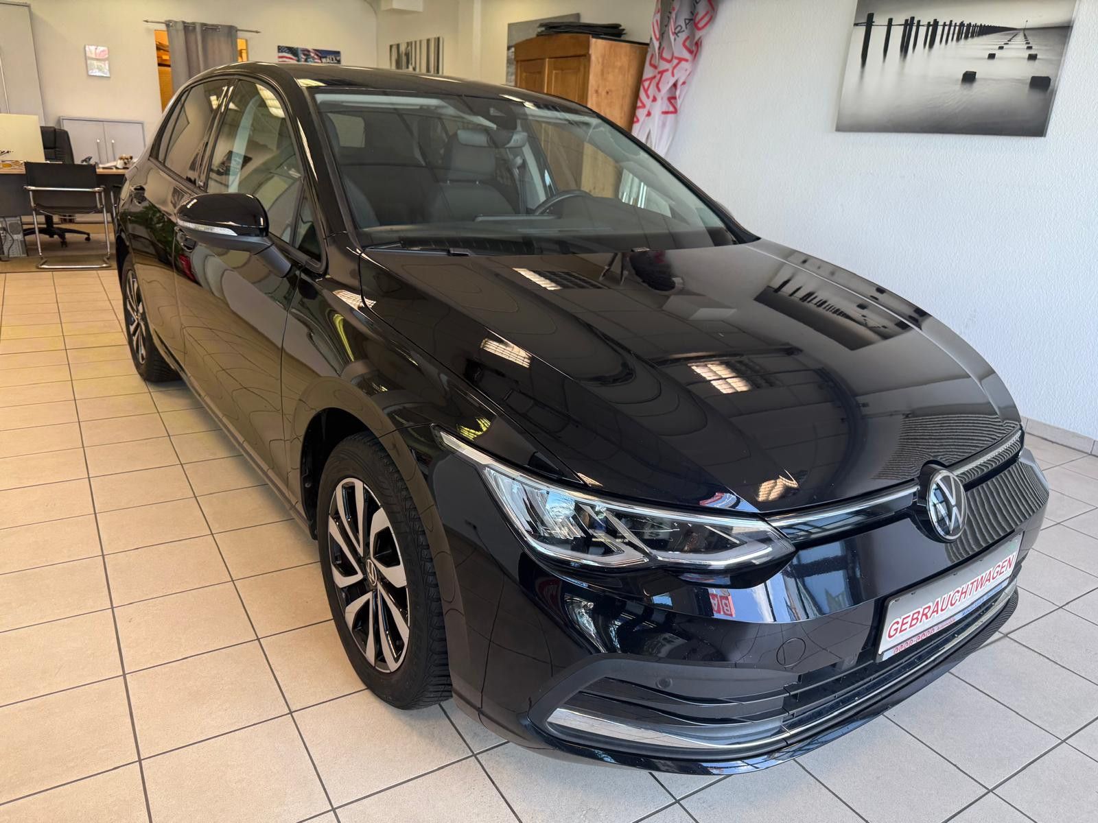 Fahrzeugabbildung Volkswagen Golf VIII Lim. Active/AHK/SCHECKHEFT/NAVI/KAMERA