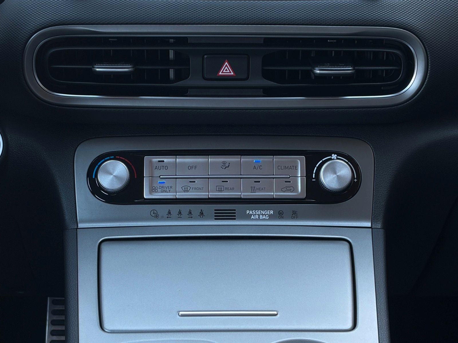 Fahrzeugabbildung Hyundai KONA E Select SHZ LHZ LKA LFA ACC CarPlay Navi