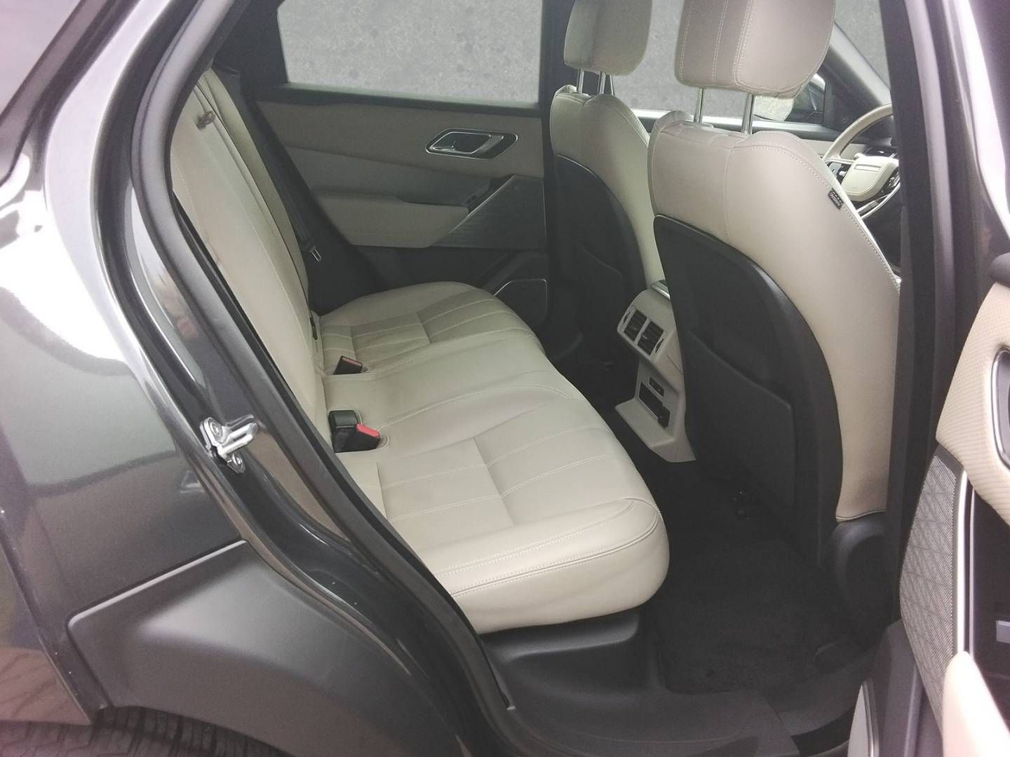 Fahrzeugabbildung Land Rover Range Rover Velar D300 SE