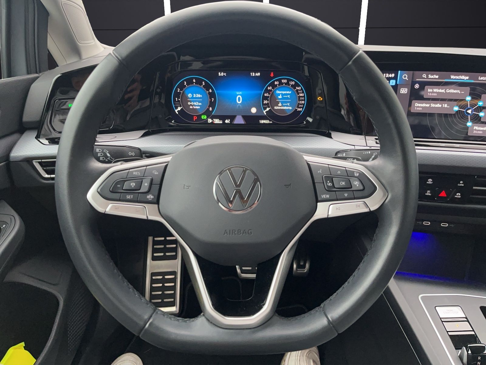 Fahrzeugabbildung Volkswagen Golf VIII Variant eTSI Active DSG LED ACC SHZ Na