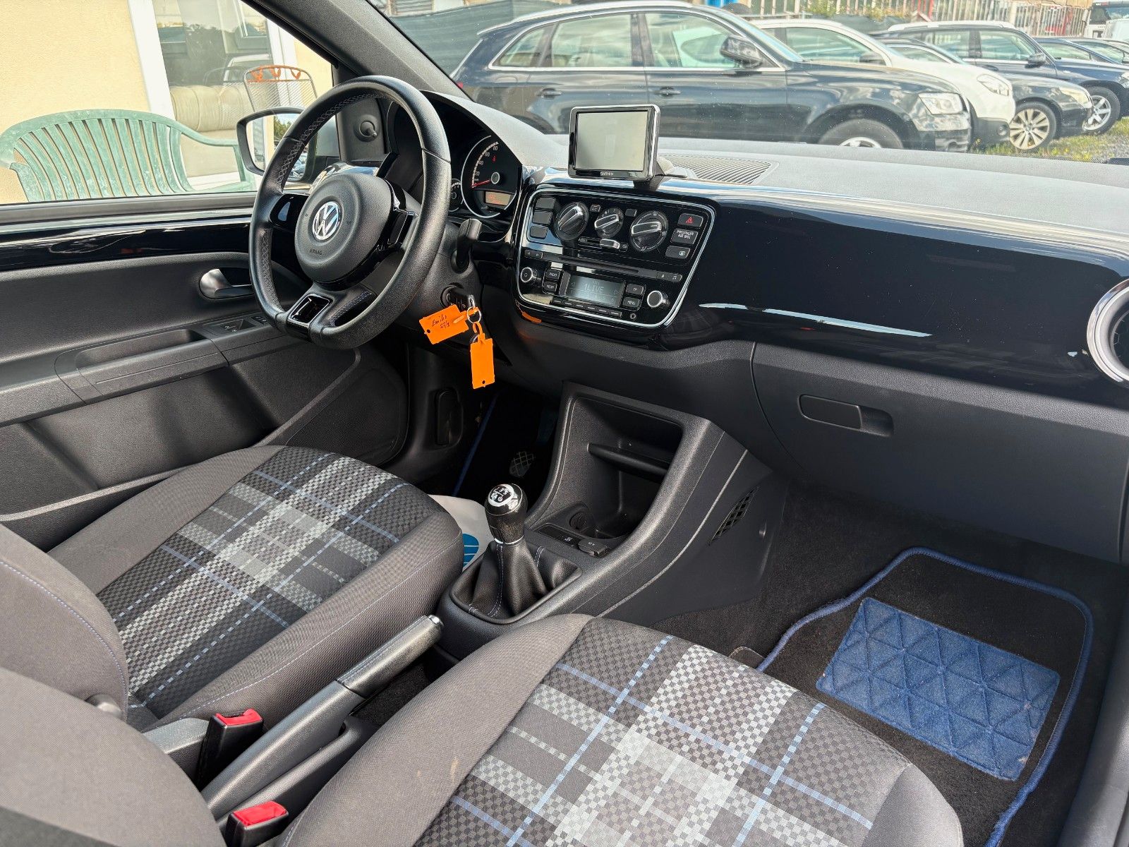 Fahrzeugabbildung Volkswagen up! club up! Navi Klima TÜV 05/2027 Scheckheft