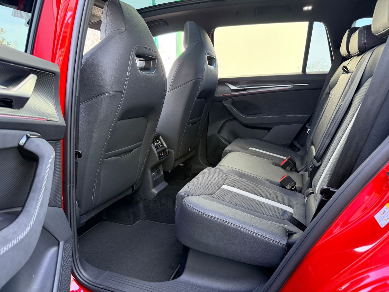 Fahrzeugabbildung SKODA Kodiaq Sportline 4x4*360°CAM*AHK*StHz*Head-Up