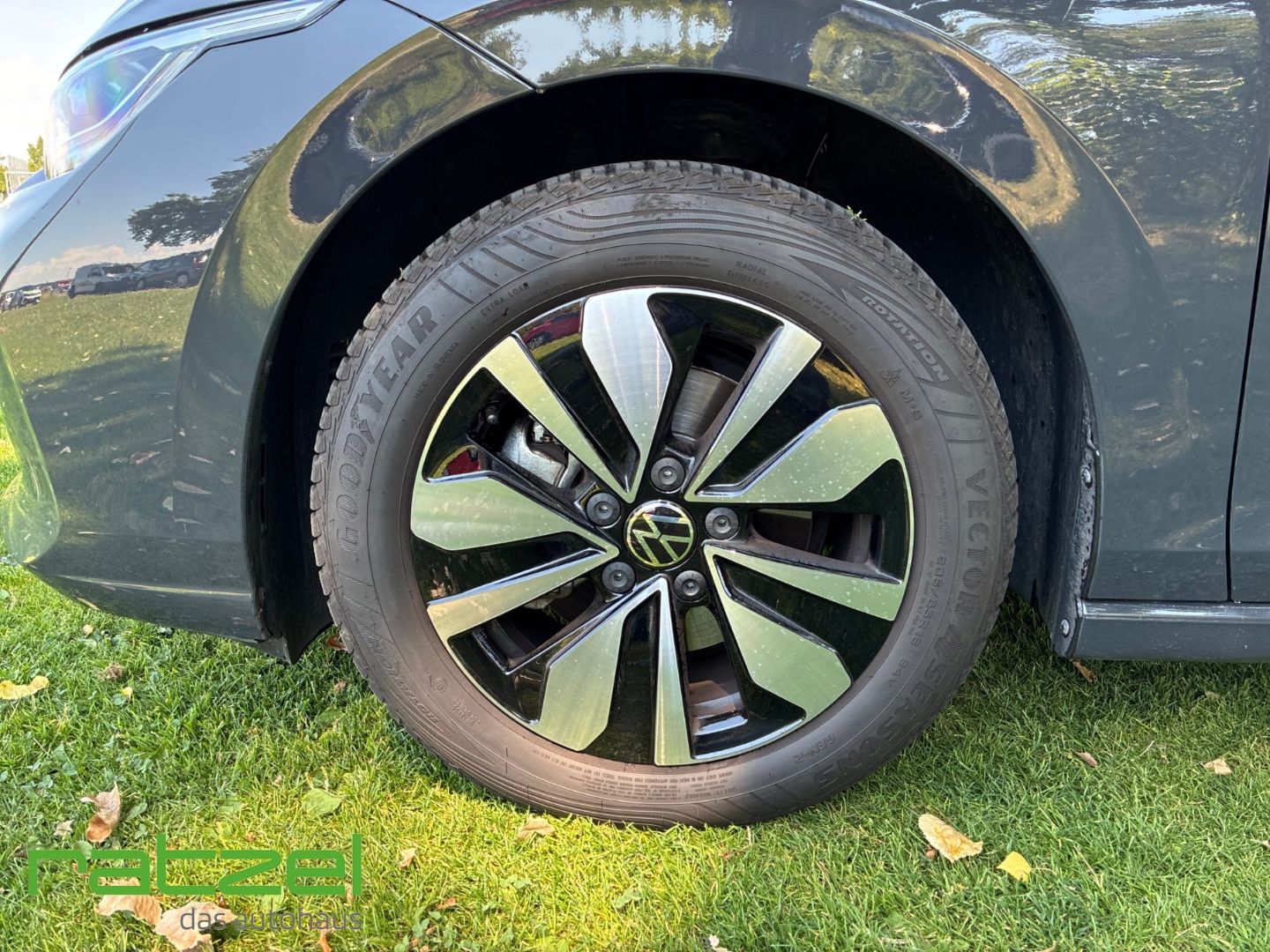 Fahrzeugabbildung Volkswagen Golf VIII 1.5 TSI Goal Life Navi Digitales Cockp
