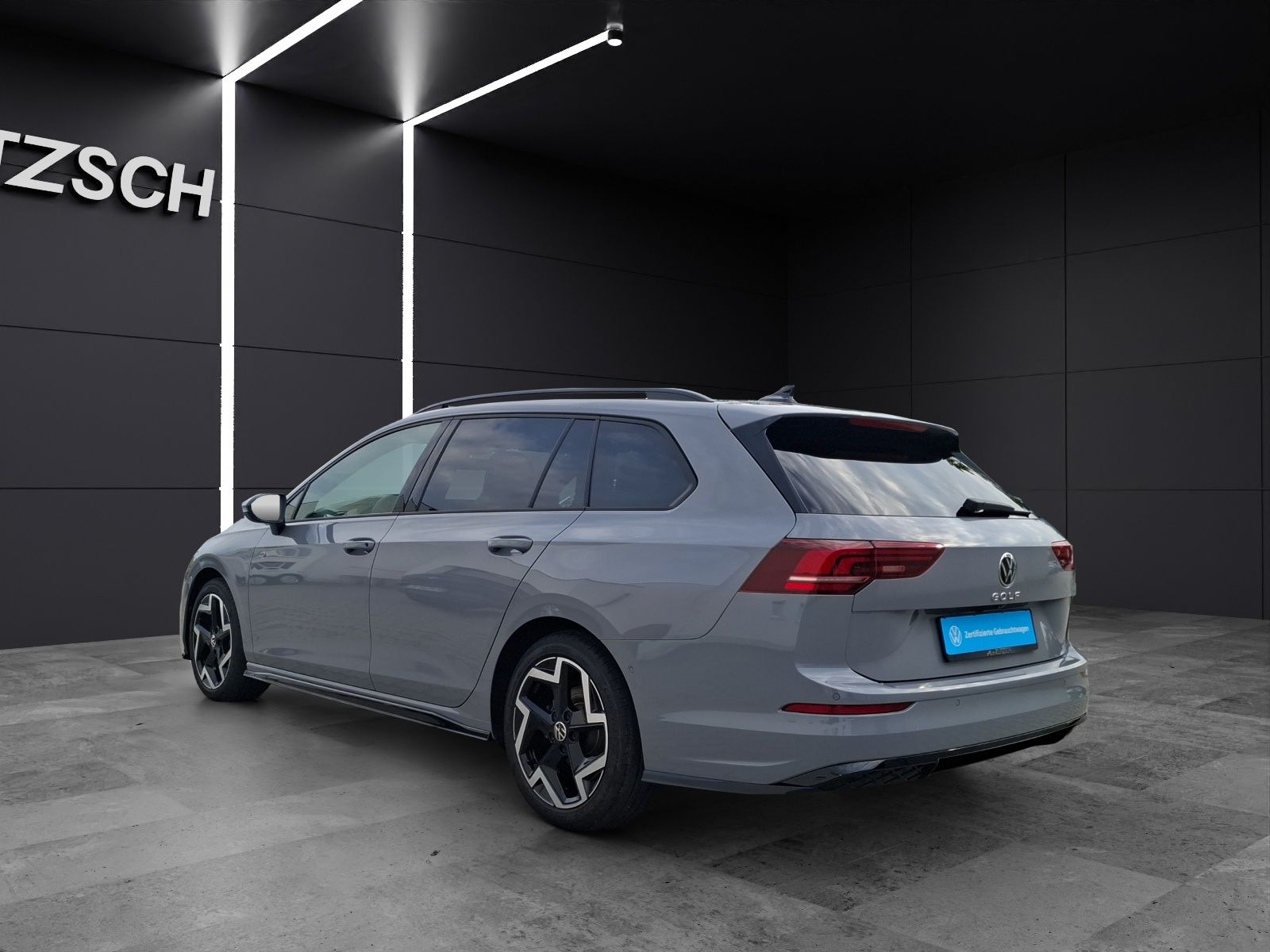 Fahrzeugabbildung Volkswagen Golf VIII Variant TSI R-Line LED Navi AID HUD AC