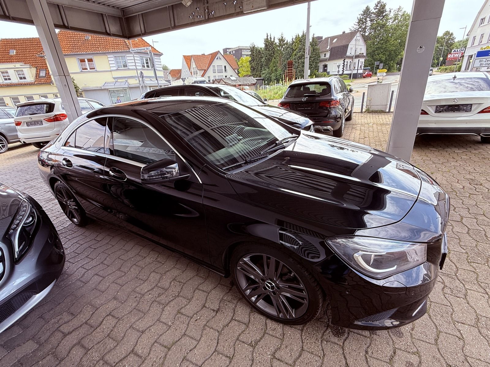 MERCEDES-BENZ CLA 180 7G Urban Leder BI-Xenon Park-Assist