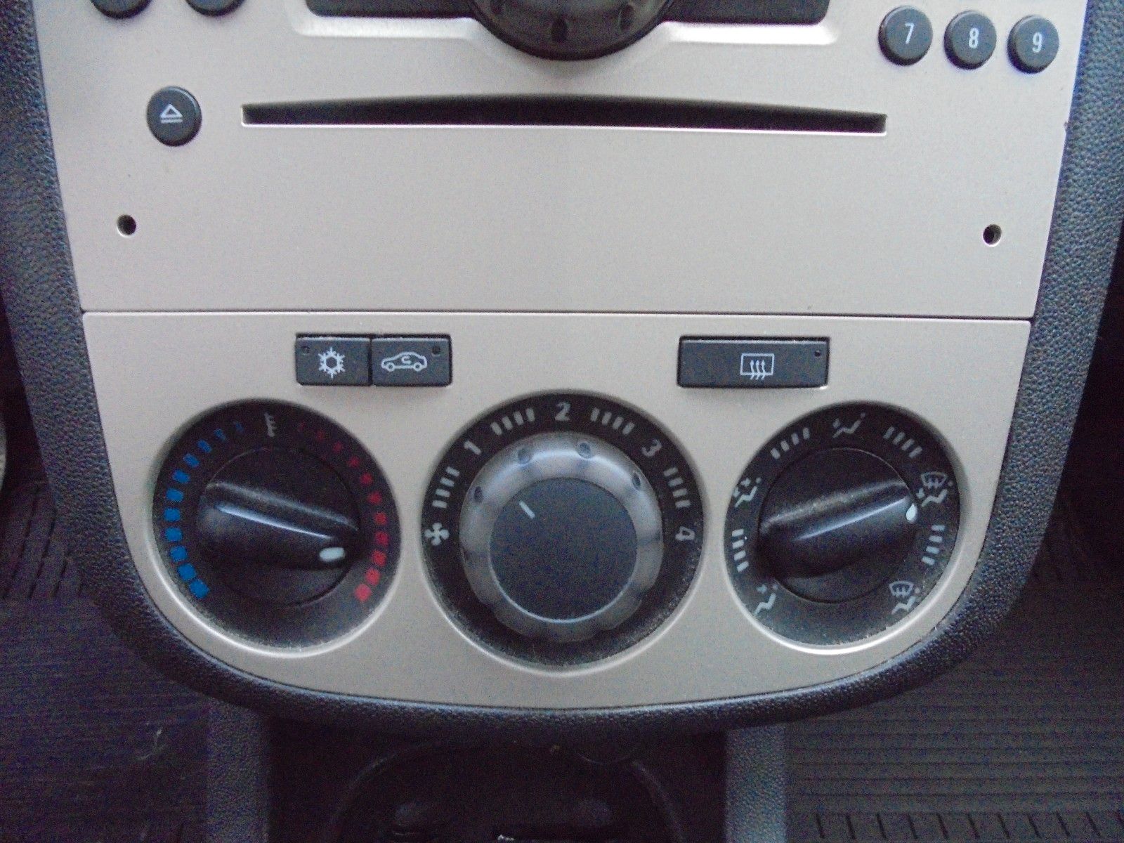 Fahrzeugabbildung Opel Corsa D Edition Klima/el Fenster/Servo/TÜV NEU/