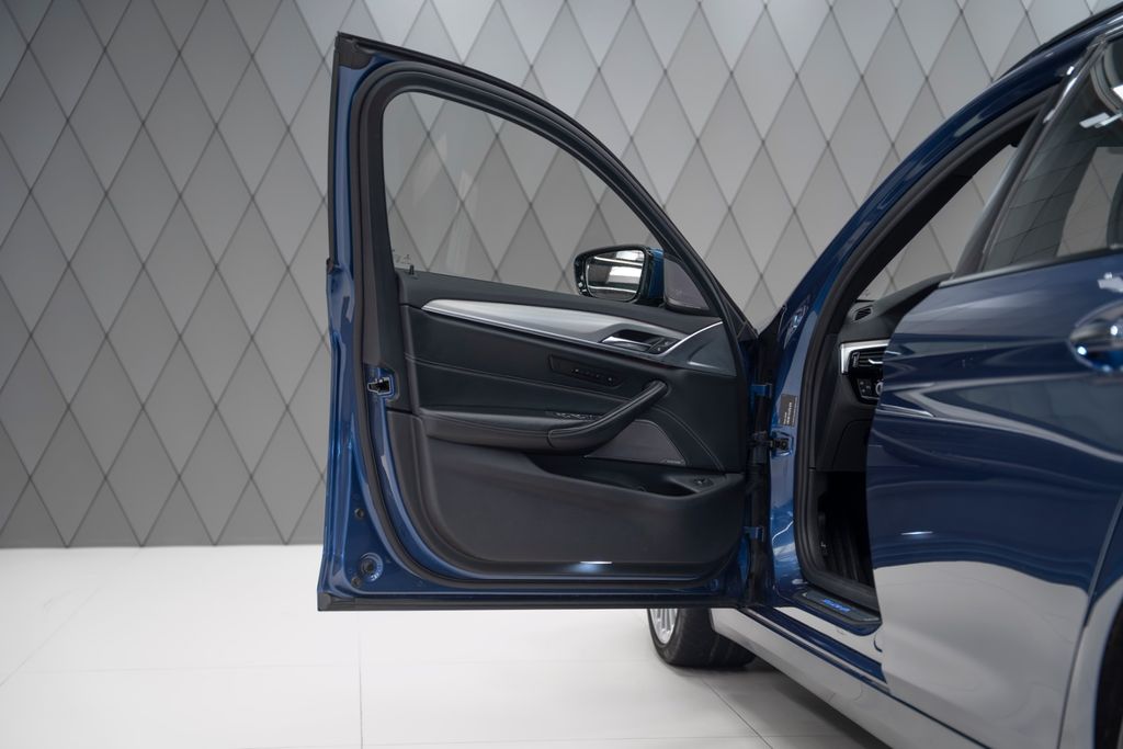 B5 4.4 Bi-Turbo Touring BLUE/BLACK - Bild 11
