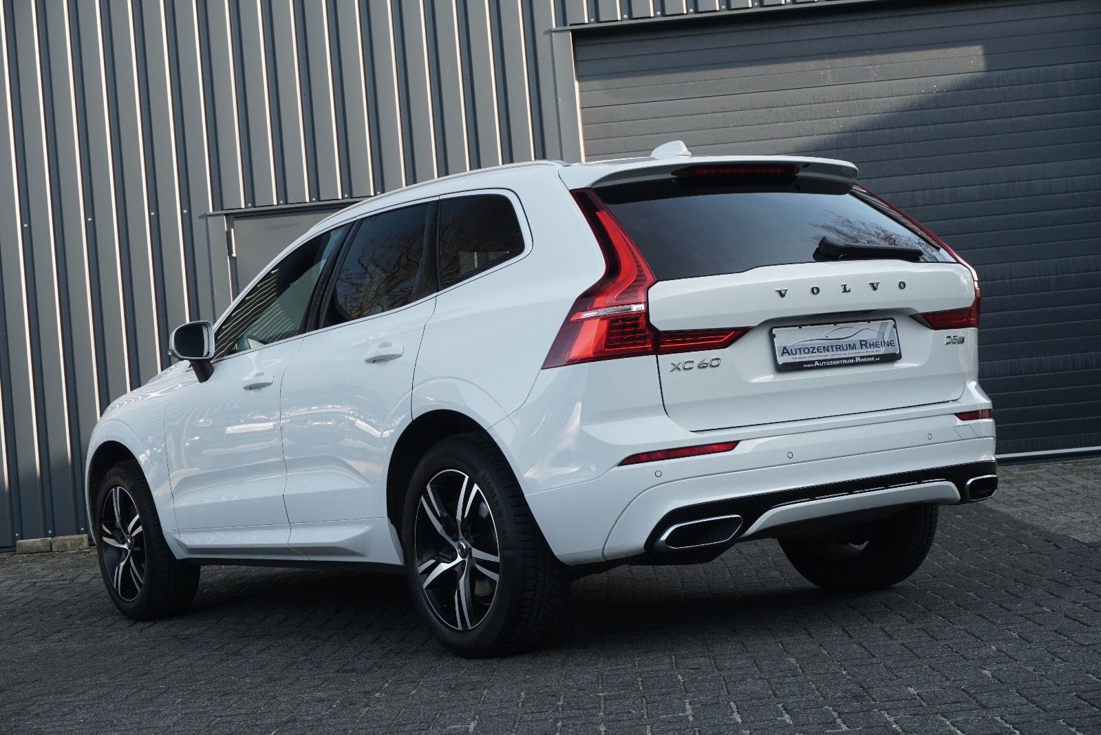 Volvo XC60 R-Design AWD 360° SHZ AHK LED NAV Harman Ka foto 5