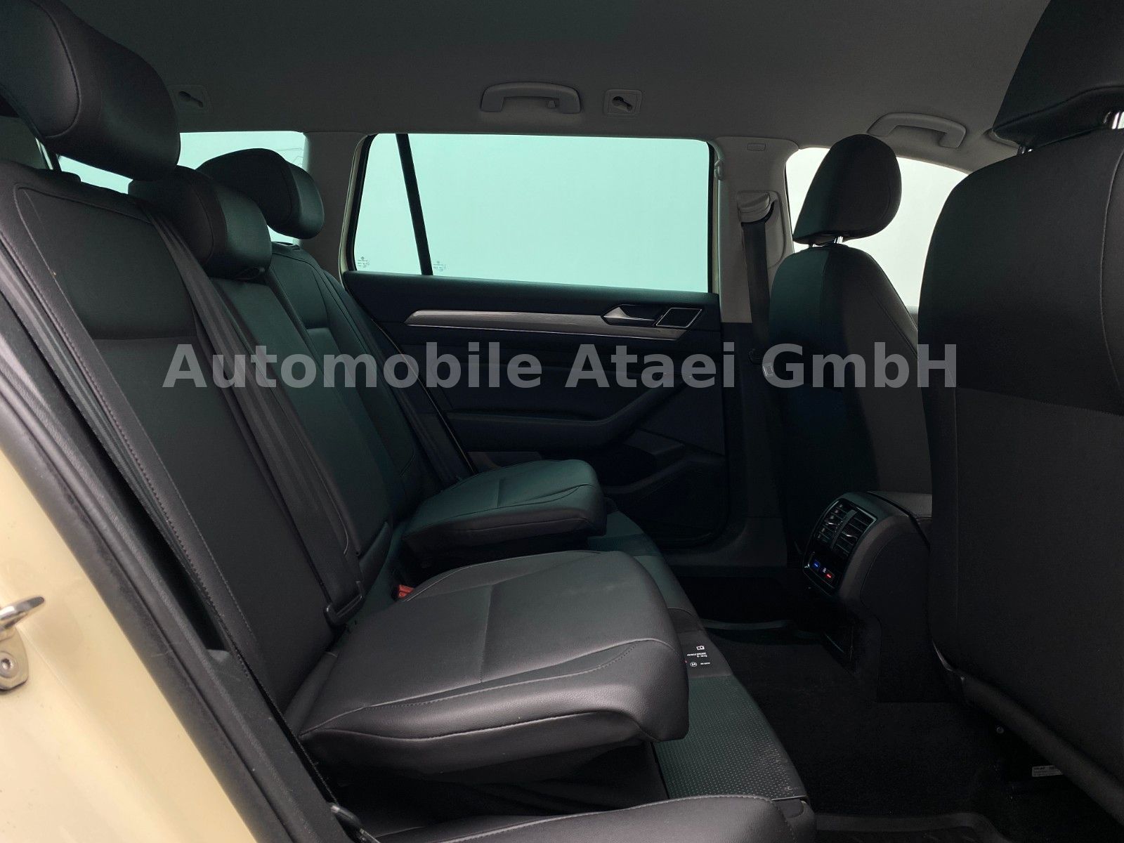 Fahrzeugabbildung Volkswagen Passat Variant Business *Taxi* TAXAMETER (7908)