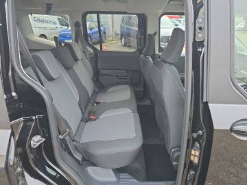 Bild 10 Ford Tourneo Courier Titanium Navi ACC Klimaautom DAB